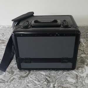 MAC Cosmetics Pro Train Case, keys included